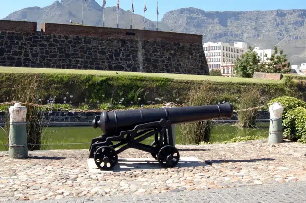 The Castle&rsquo;s signal cannon